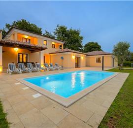 4 bedroom villa bedroom with pool, Svetvinčenat, Istria, sleeps 8